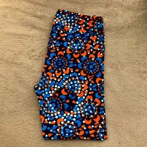 🎁🎁  $    for  $    🎁🎁 NWOT LulaRoe Dotted Floral Leggings